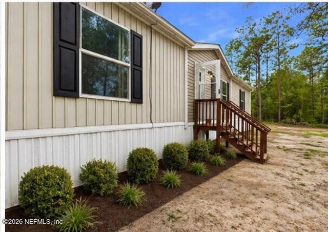 121 JANET Drive, Hollister, FL 32147