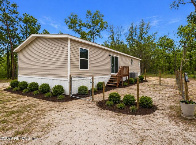 121 JANET Drive, Hollister, FL 32147