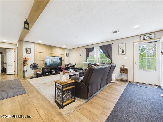 121 JANET Drive, Hollister, FL 32147