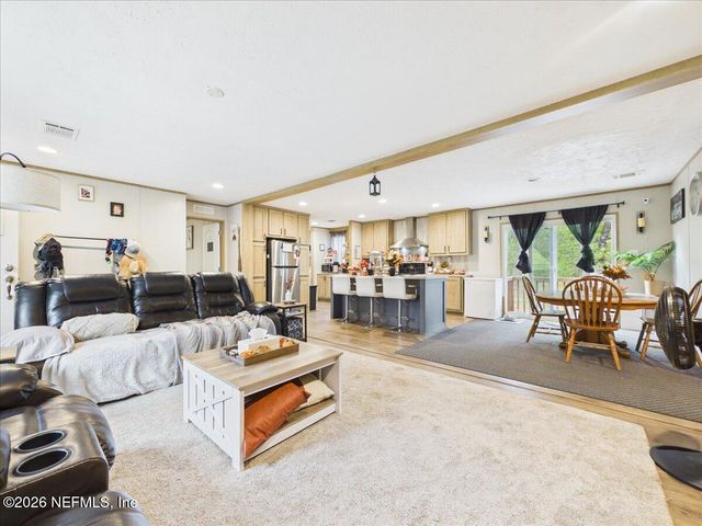 121 JANET Drive, Hollister, FL 32147