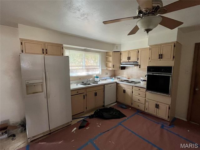 10133 Maraldo Place, St Louis, MO 63137