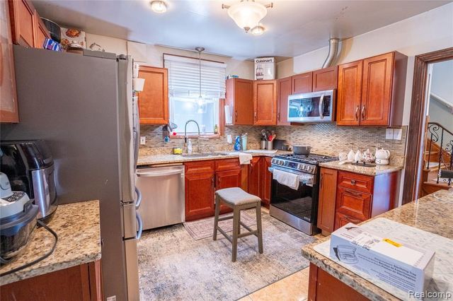7620 Middlepointe Street, Dearborn, MI 48126