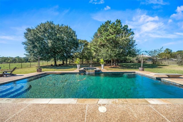 5112 E Settlers Bend, Montgomery, TX 77316