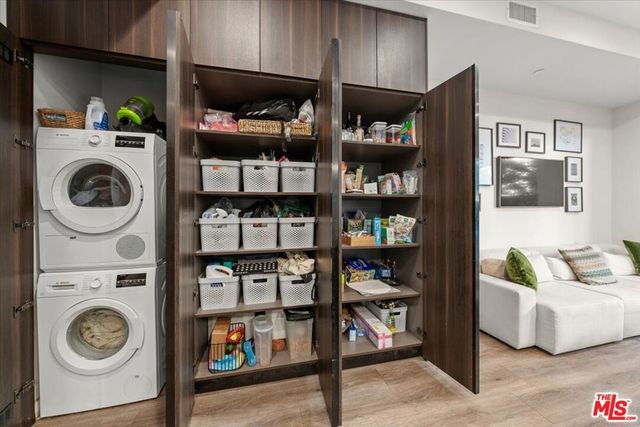556 N Flores Street 2B, West Hollywood, CA 90048