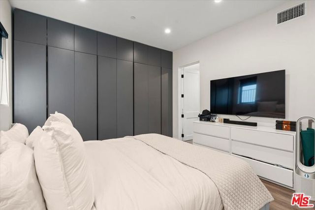 556 N Flores Street 2B, West Hollywood, CA 90048