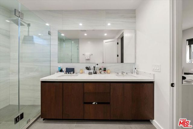 556 N Flores Street 2B, West Hollywood, CA 90048