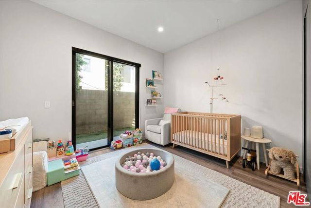 556 N Flores Street 2B, West Hollywood, CA 90048