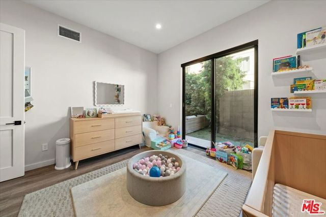 556 N Flores Street 2B, West Hollywood, CA 90048
