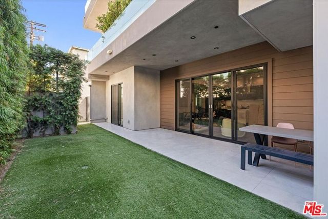 556 N Flores Street 2B, West Hollywood, CA 90048