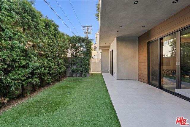 556 N Flores Street 2B, West Hollywood, CA 90048