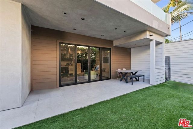 556 N Flores Street 2B, West Hollywood, CA 90048