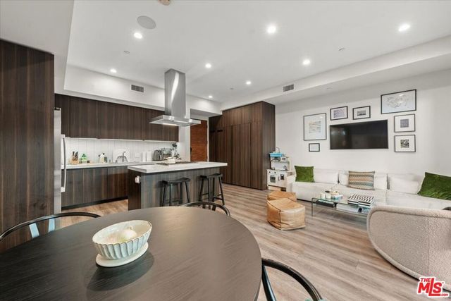 556 N Flores Street 2B, West Hollywood, CA 90048