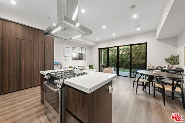 556 N Flores Street 2B, West Hollywood, CA 90048