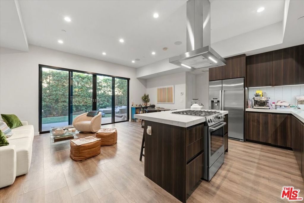 556 N Flores Street 2B, West Hollywood, CA 90048