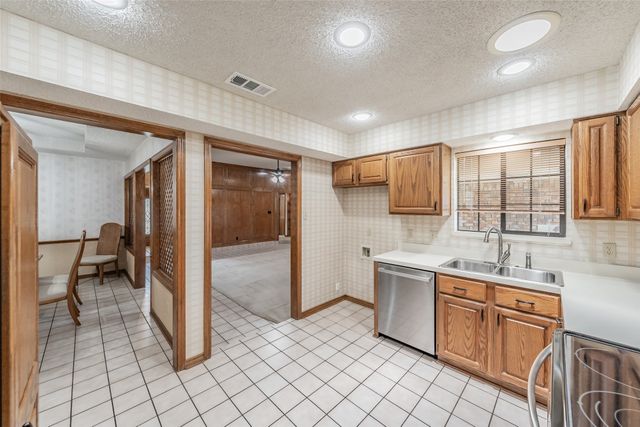 2520 Pecan Grove Court, Irving, TX 75060