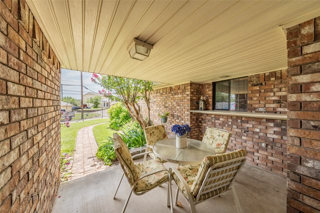 2520 Pecan Grove Court, Irving, TX 75060
