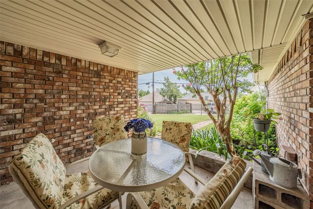 2520 Pecan Grove Court, Irving, TX 75060