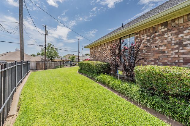 2520 Pecan Grove Court, Irving, TX 75060