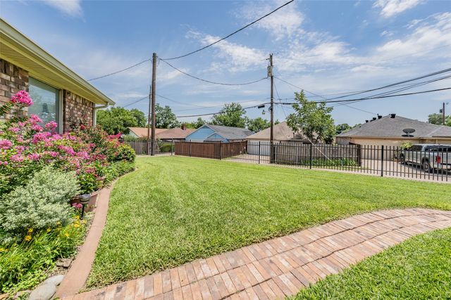 2520 Pecan Grove Court, Irving, TX 75060
