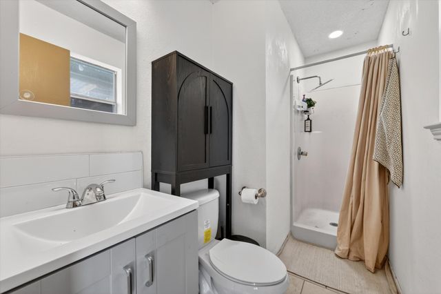 724 Oak Park Drive, Azle, TX 76020