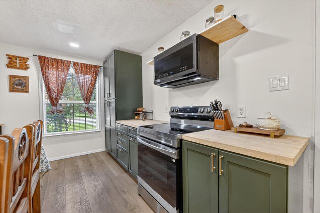 724 Oak Park Drive, Azle, TX 76020
