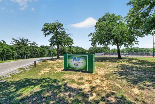 724 Oak Park Drive, Azle, TX 76020