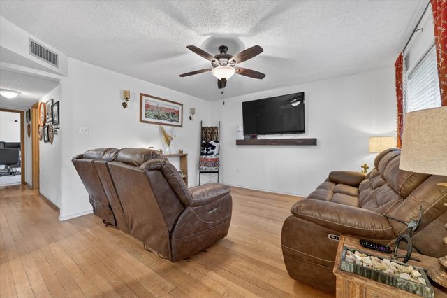724 Oak Park Drive, Azle, TX 76020