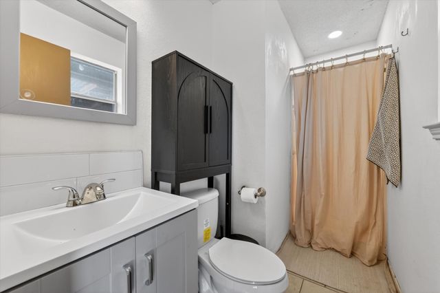 724 Oak Park Drive, Azle, TX 76020