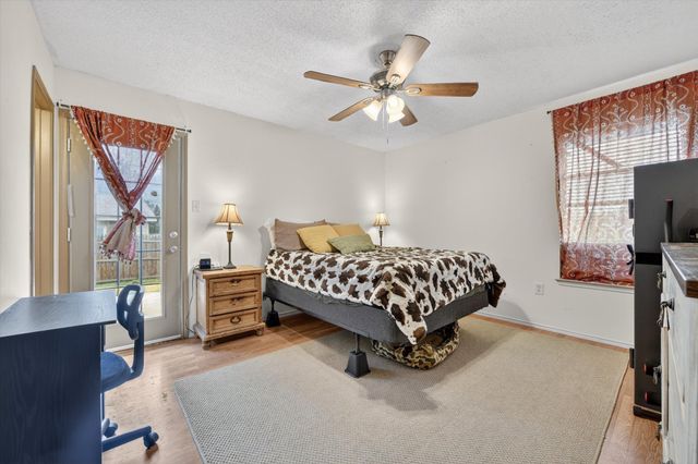 724 Oak Park Drive, Azle, TX 76020