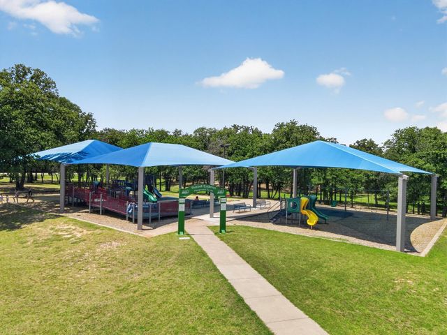 724 Oak Park Drive, Azle, TX 76020