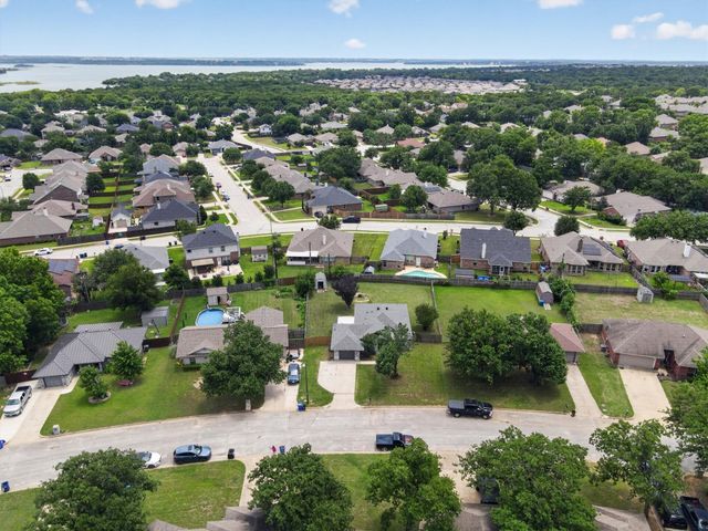 724 Oak Park Drive, Azle, TX 76020