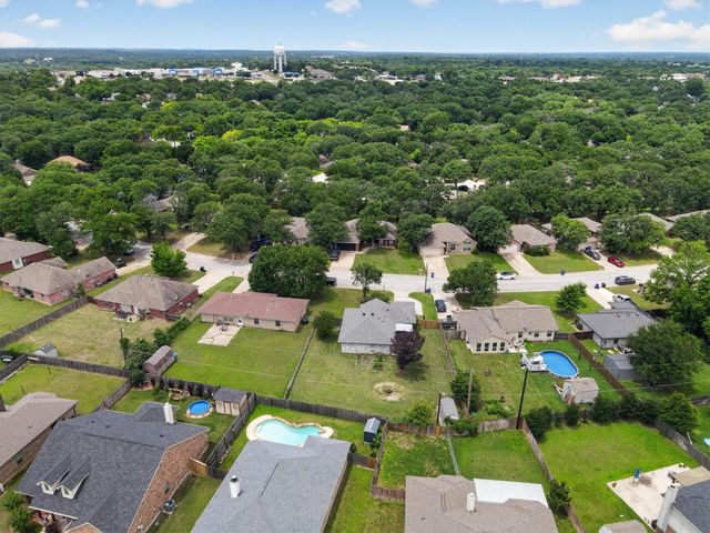 724 Oak Park Drive, Azle, TX 76020
