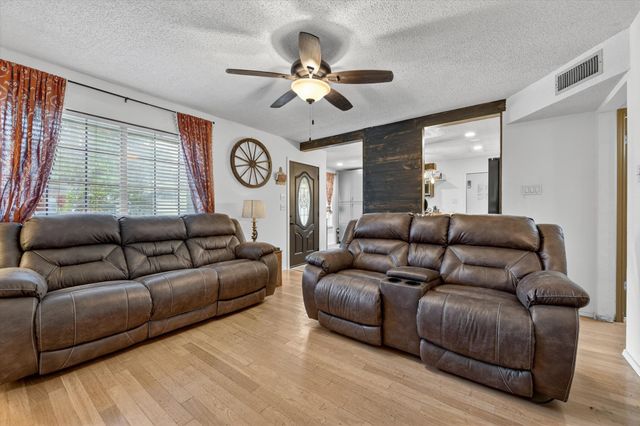 724 Oak Park Drive, Azle, TX 76020