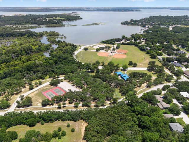 724 Oak Park Drive, Azle, TX 76020
