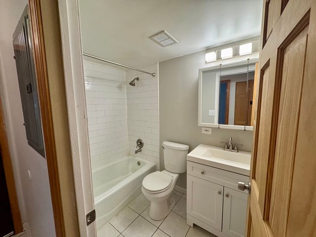 244 Klein Creek Court 1A, Carol Stream, IL 60188