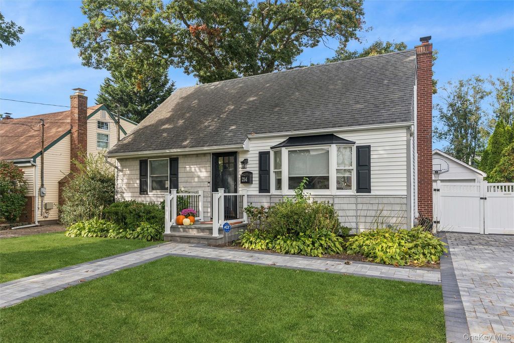 214 Elsie Avenue, Merrick, NY 11566 — photo 2