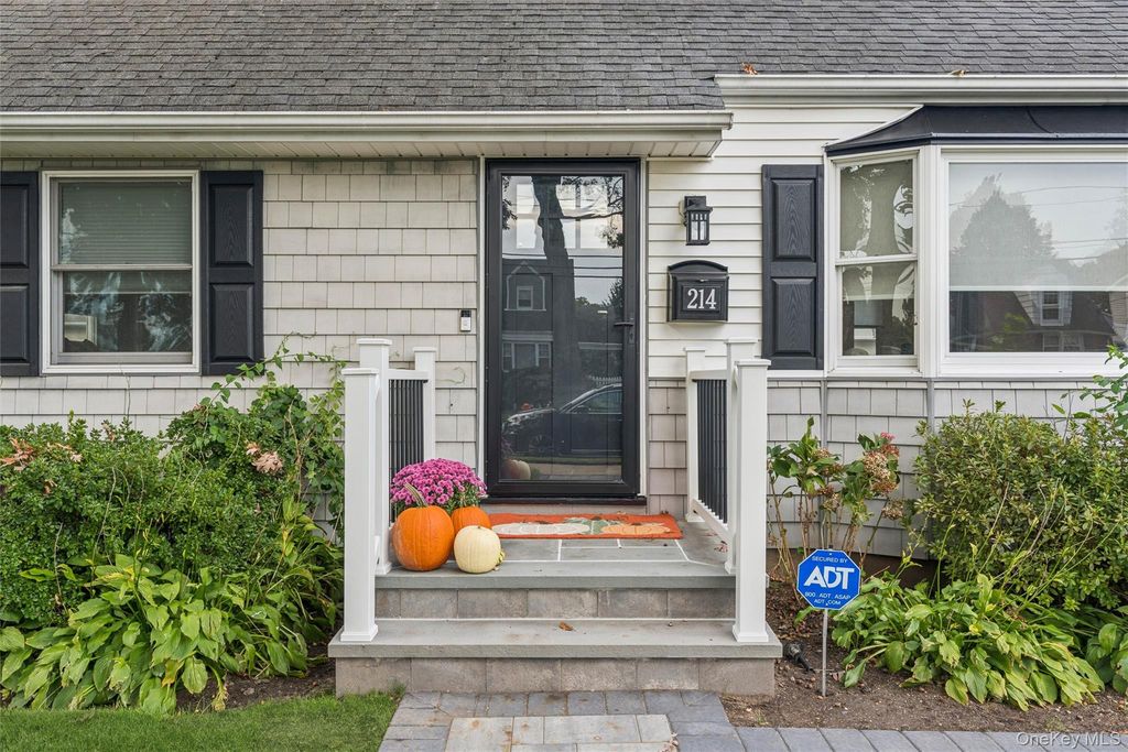 214 Elsie Avenue, Merrick, NY 11566 — photo 3