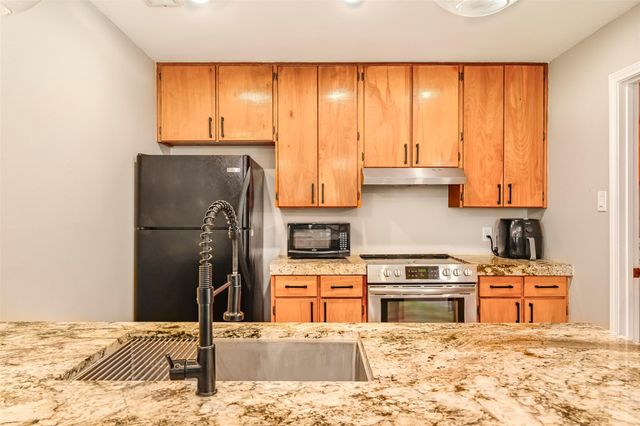 108 S Kaupo DR A & B, Bastrop, TX 78602