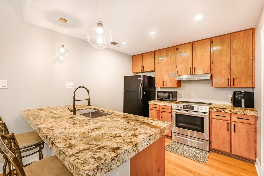 108 S Kaupo DR A & B, Bastrop, TX 78602