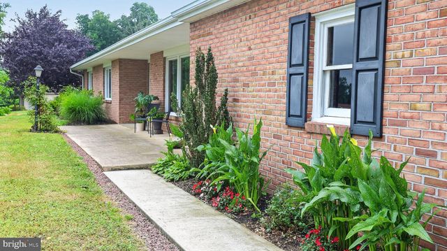 475 S COCALICO RD, Denver, PA 17517
