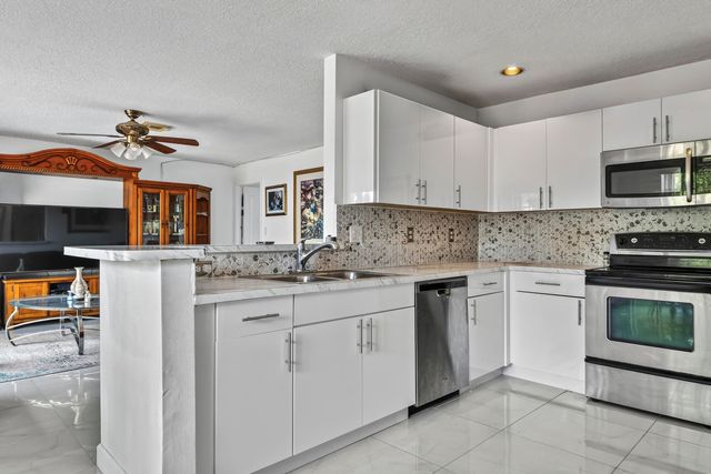 10334 SW 164th Place, Miami, FL 33196