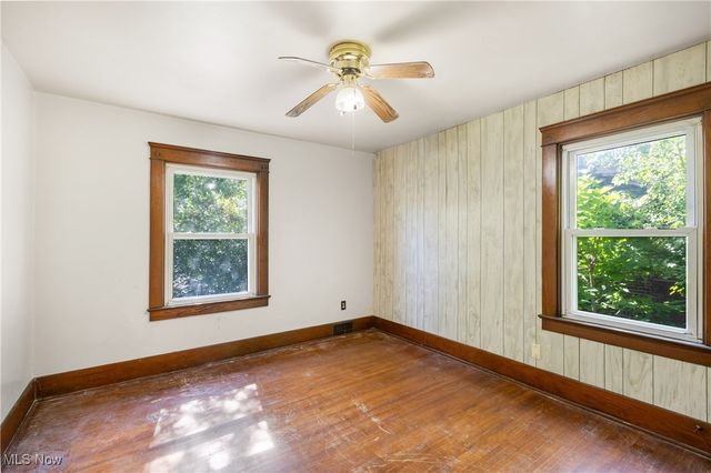 710 Woodbine Avenue SE, Warren, OH 44483