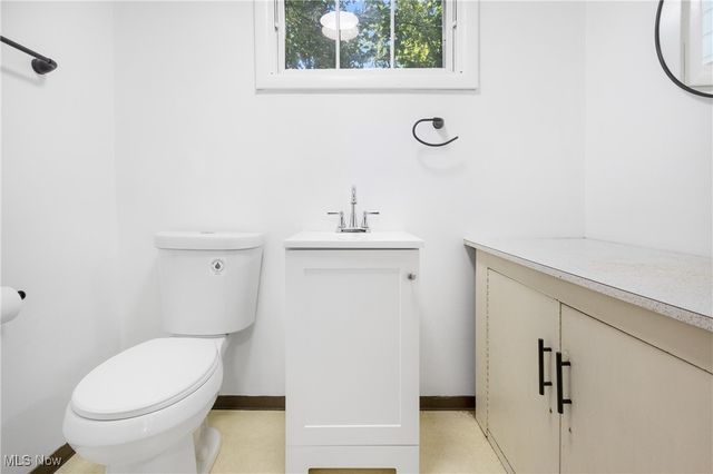 710 Woodbine Avenue SE, Warren, OH 44483