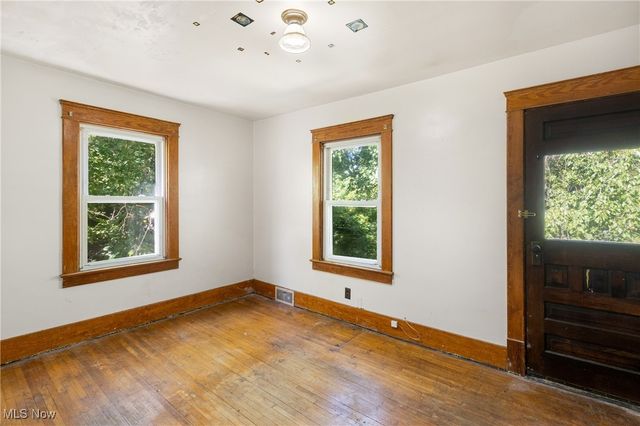 710 Woodbine Avenue SE, Warren, OH 44483