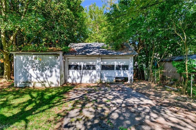 710 Woodbine Avenue SE, Warren, OH 44483