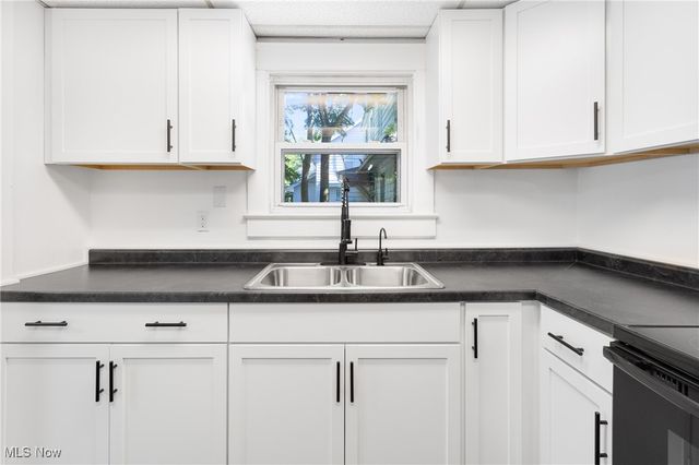 710 Woodbine Avenue SE, Warren, OH 44483