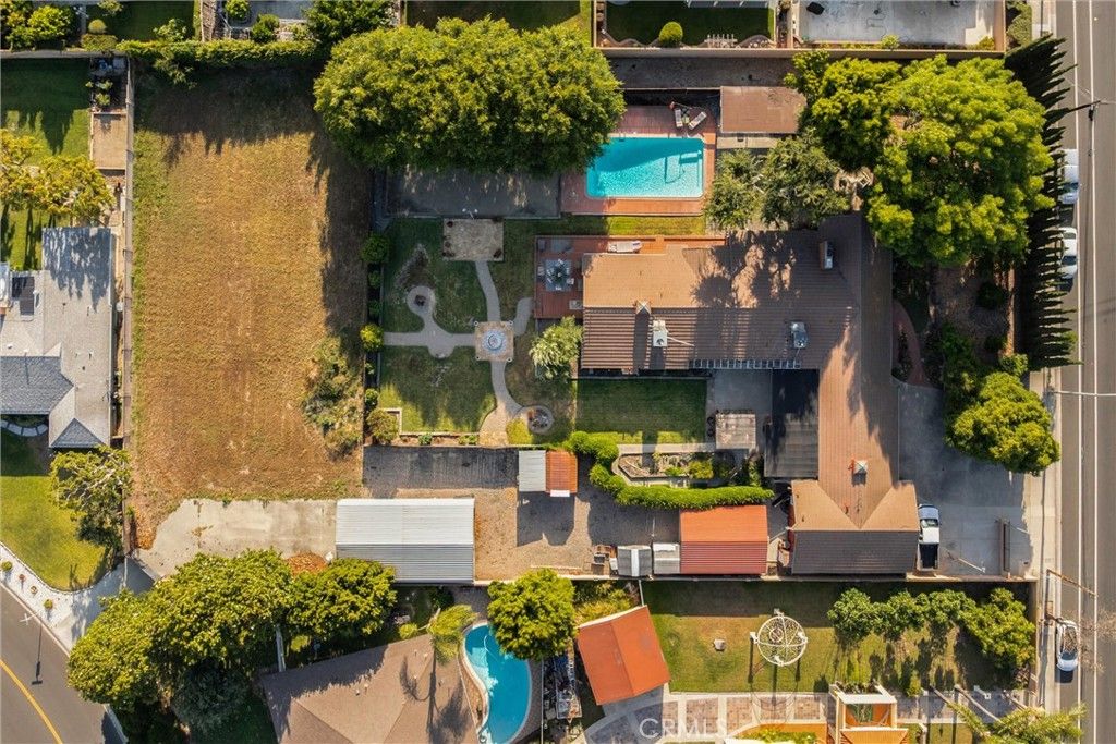 Image 2 of property listing at 11252 Chapman Avenue, Garden Grove, CA 92840