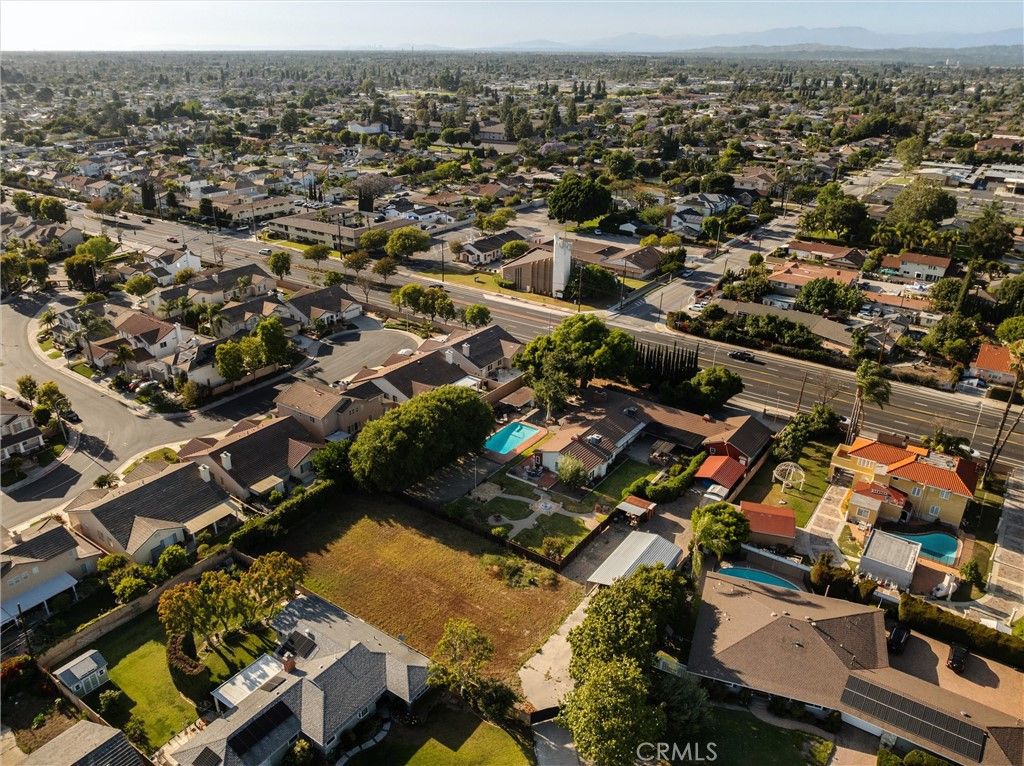 Image 3 of property listing at 11252 Chapman Avenue, Garden Grove, CA 92840