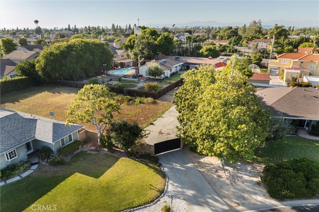 Image 4 of property listing at 11252 Chapman Avenue, Garden Grove, CA 92840