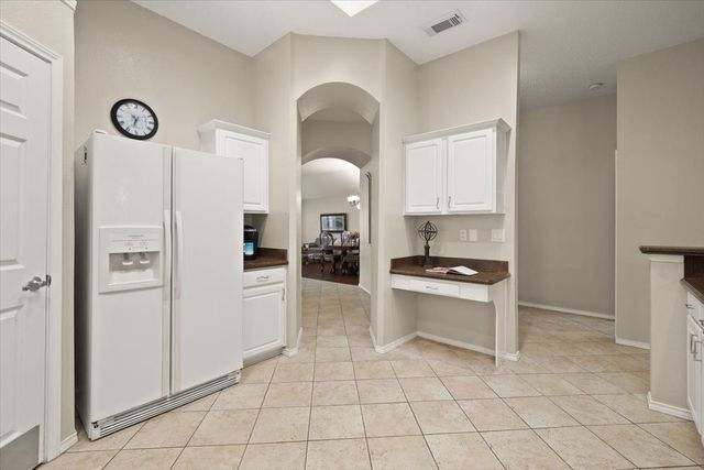 6408 St Leonard Drive, Arlington, TX 76001